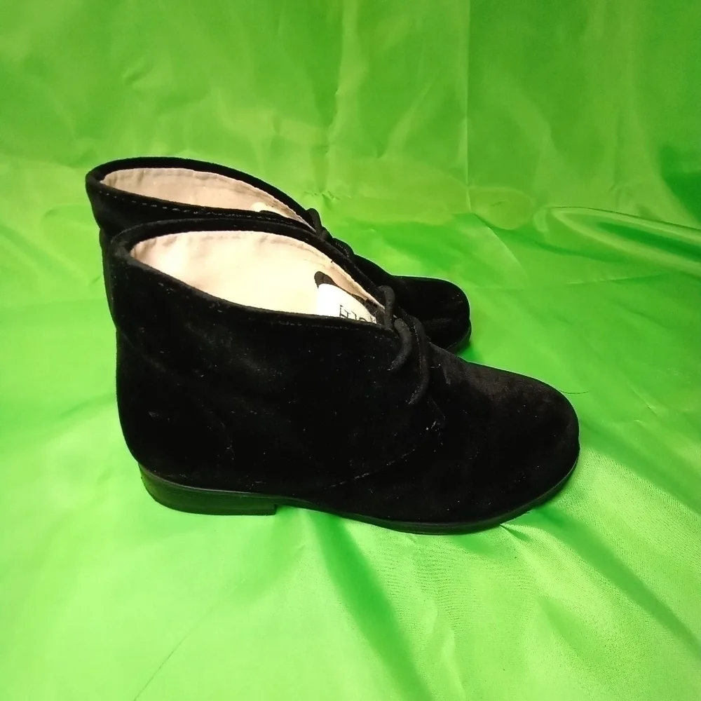 𝅺ELLEN Degeneres Black Velvet Ankle Boots Kids Size 11